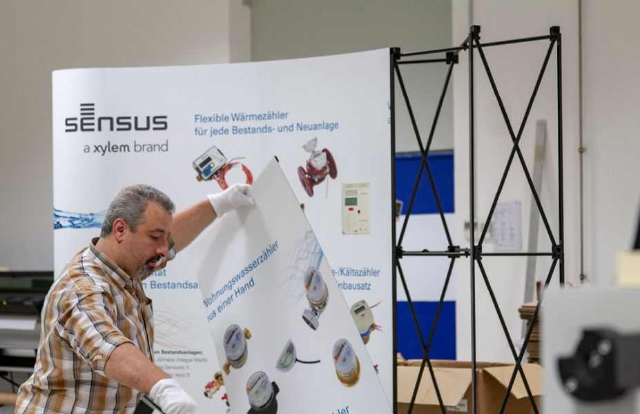 Wir 1. Zusammenbau des neuen Messesystems - einfach zu montieren und auswechseln - Messedisplays drucken bei Katzer Printvision für Sandhausen, Wiesloch, Walldorf, Heidelberg